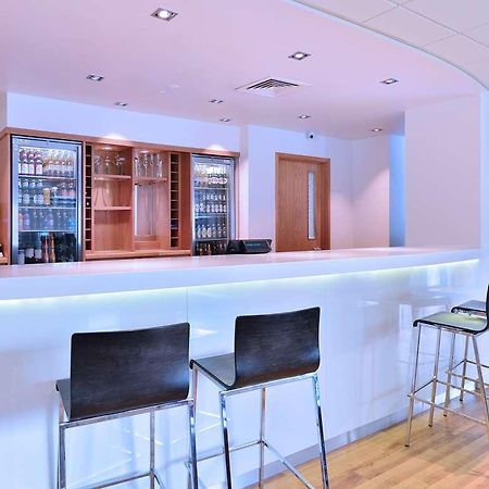 Travelodge Swindon Central Restoran gambar