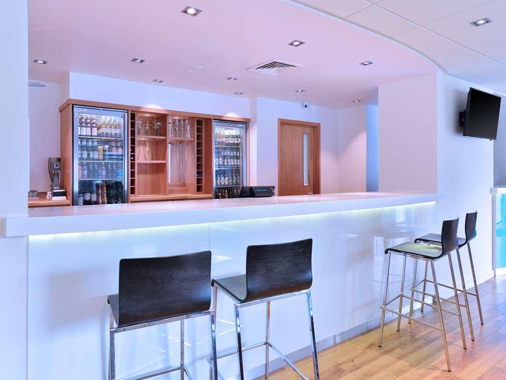 Travelodge Swindon Central Restoran gambar