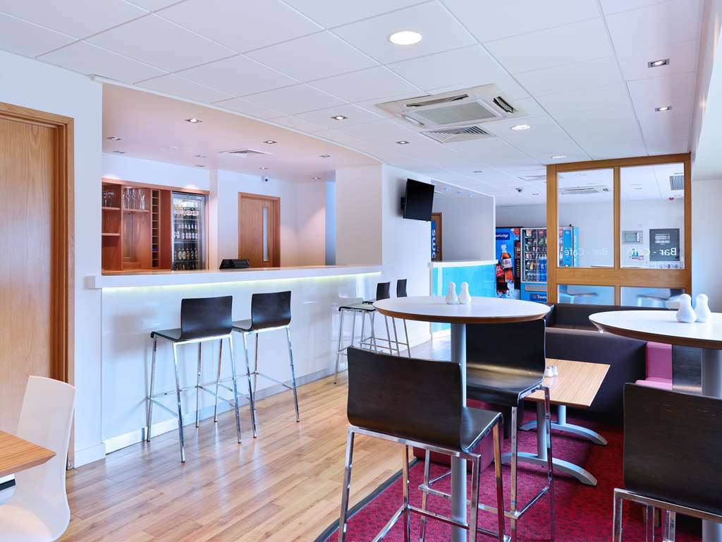 Travelodge Swindon Central Restoran gambar